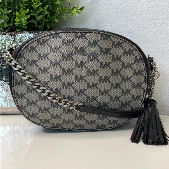 Michael Kors Ginny Medium Messenger Crossbody MK Signature Bag 30H6TGNM2V Black‎